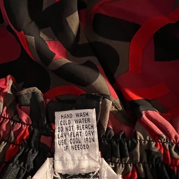 Capacity Unlimited red,gray, black off the shoulder blouse Size XL - Picture 7 of 8